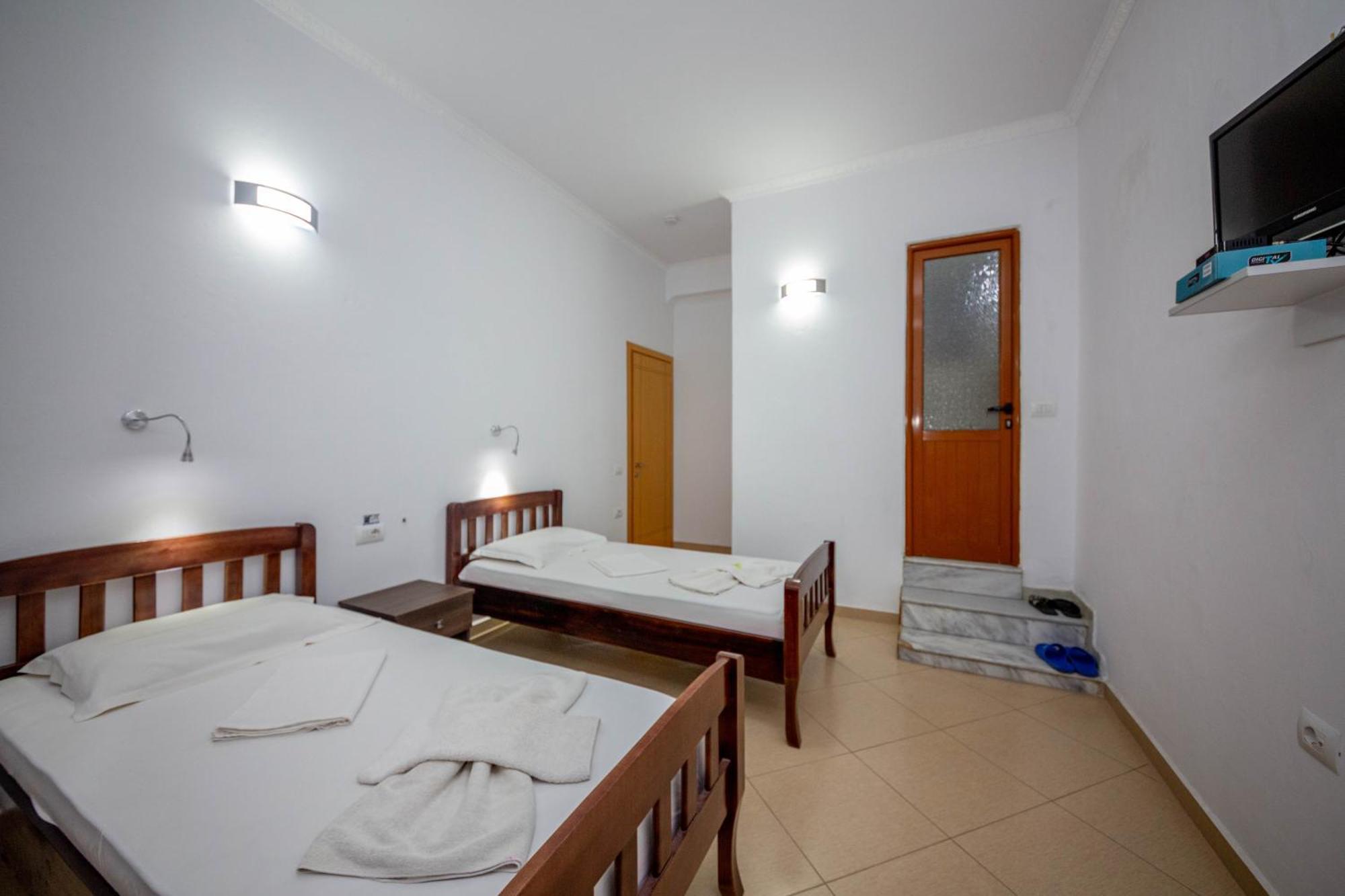 Hotel Shpella بيرات المظهر الخارجي الصورة