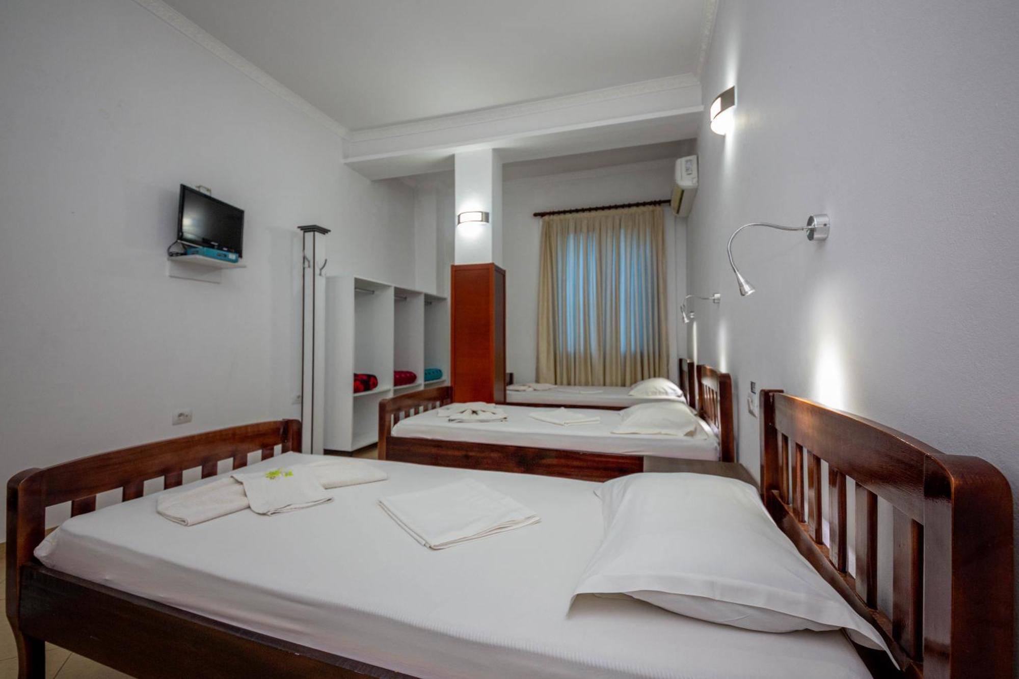 Hotel Shpella بيرات المظهر الخارجي الصورة