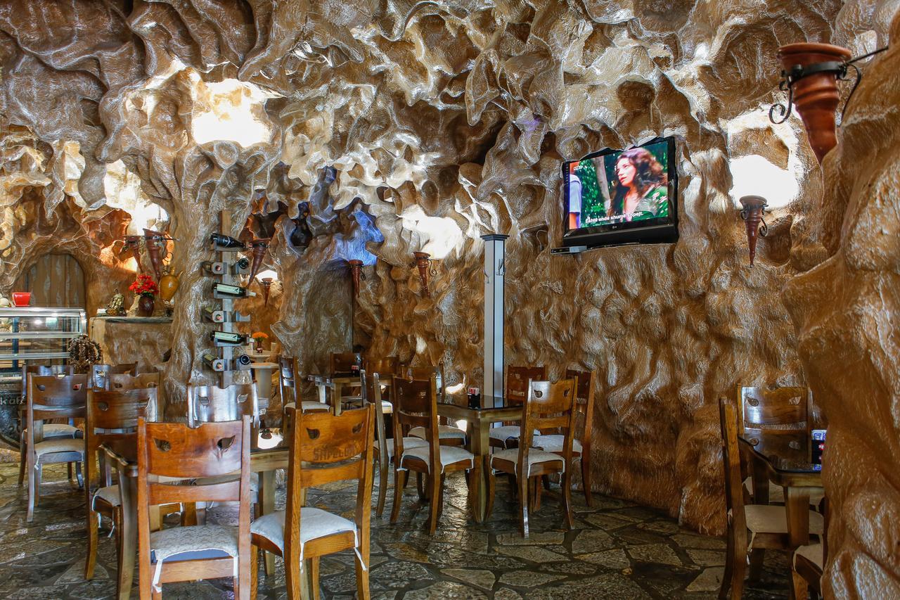 Hotel Shpella بيرات المظهر الخارجي الصورة