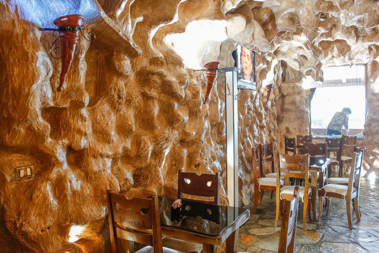 Hotel Shpella بيرات المظهر الخارجي الصورة